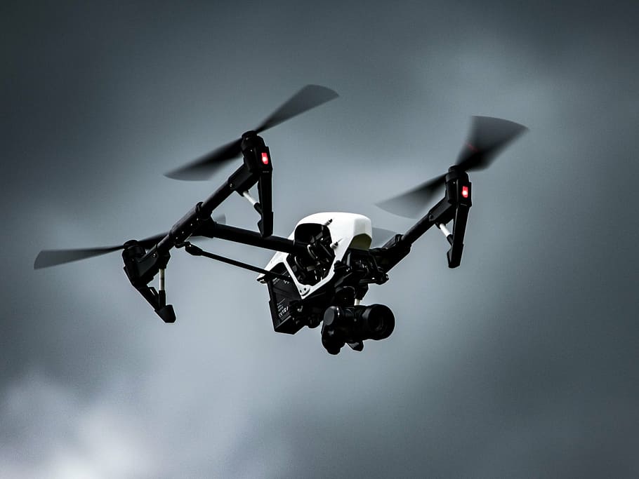 convertit, blanc, negre, drone, multicopter, quadcopter, helicòpter, inspirar, cardanal, cap gent, a l'aire, tecnologia, tir de l'estudi, fons gris, volant, futurista, a l'aire lliure, primer pla, tecnologia sense fils, moviment, a l'interior, vigilància, temes de fotografia, connexió, vista d’angle baix, comunicació, Sistema de Posicionament Global, en moviment, seguretat, naturalesa, 1080P