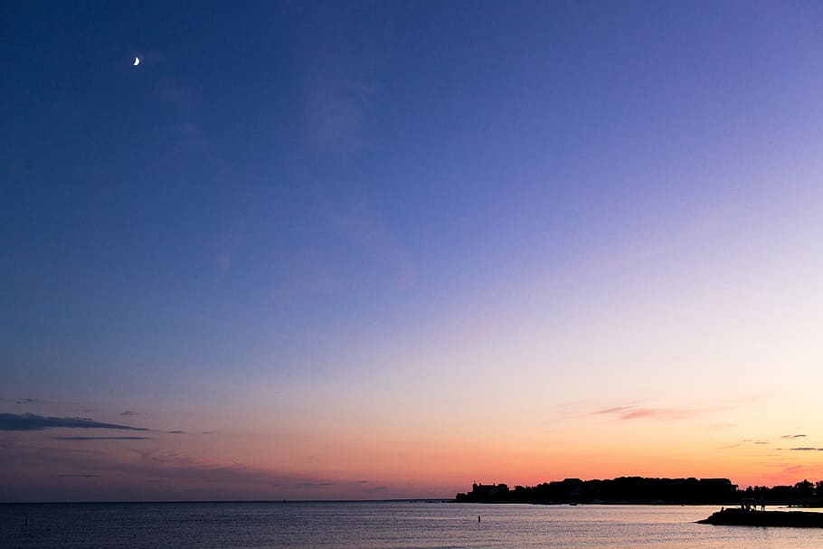 matahari terbenam, senja, langit, bulan, bayangan hitam, danau, air, pemandangan, alam, laut, scenics - alam, keindahan di alam, ketenangan, horison, adegan yang tenang, cakrawala di atas air, biru, tidak ada orang, idilis, malam, tanah, pantai, tepi laut, di luar rumah, 5K