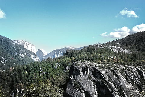 fotografie peisaj, formatie rock, verde, copaci, gri, Munte, acoperi, stâncă, pădure, peisaj, copac, stâncos, natură, scenics, de munte, în aer liber, cer, obiect de rocă, nici o persoana, varf de munte, vară, alpine europene, peisaje, teren extrem, panoramic, parc național, imagine color, zi, frumusețe în natură, scenice - natura, liniște, o scenă liniștită, plantă, scenă non-urbană, nor - cer, mediu inconjurator, solid, teren, la distanta, Brad, conifer, formare, un munte acoperit de zăpadă, 1080P, CC0, domeniu public, fără drepturi de autor