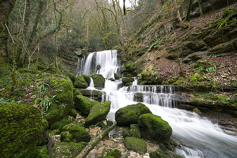 Natur, Kaskade, fließen, Fluss, Zweifel, jura, verneau, Baum, Wasser, Pflanze, Wald, Szenen - Natur, Wasserfall, Langzeitbelichtung, Bewegung, Schönheit in der Natur, fließendes Wasser, Land, Bewegungsunschärfe, Wachstum, Rock - Objekt, Umgebung, Rock, solide, keine Leute, fließend, draußen, Regenwald, Kraft in der Natur, fallendes Wasser, 5K, CC0, gemeinfrei, lizenzfrei
