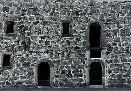 Löwenzahn, superficiale, fotografia a fuoco, grigio, calcestruzzo, Casa, parete, mattone, pietra, finestra, costruzione, struttura costruita, architettura, esterno dell'edificio, storia, il passato, arco, vecchio, nessuno, giorno, muro di pietra, Entrata, luogo di culto, religione, all'aperto, credenza, caratteristica della parete, antica civiltà, rovinato, 2K, CC0, dominio pubblico, privo di copyright