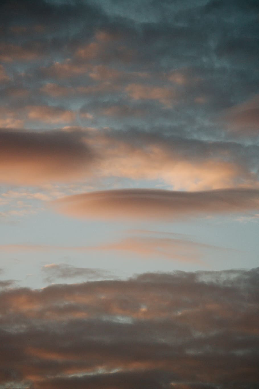 vit, moln, gyllene, timme, molnbildning, solnedgång, soluppgång, orange, mörk, moln - himmel, himmel, skönhet i naturen, scenics - natur, lugn, lugn plats, lågvinkelvy, inget folk, orange färg, natur, idyllisk, bakgrunder, full ram, dramatisk himmel, utomhus, clouds, skymning, miljö, meteorologi, 5K
