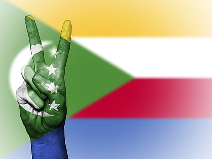 Comore, naţiune, fundal, stindard, colorate, țară, stegar, steag, grafic, icoană, naţional, stat, simbol, turism, călătorie, umană, Culoarea verde, mână, deget, o persoana, partea corpului uman, degetul uman, multi colorate, creativitate, artă și sculptură, în interior, deținere, parte a corpului, montare pe perete, spațiu copie, perie, a închide, vibrante, fundal colorat, artă și artizanat, 4K, CC0, domeniu public, fără drepturi de autor