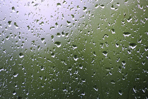 vanddråbe, glas, regn, dryppe, regndråbe, våd, vindue, vand, dråbe vand, disk, baggrund, trist, sløret, fugtig, mønster, opslæmning, gennemsigtig, baggrunde, fuld ramme, grøn farve, abstrakt, dråbe, stor gruppe af objekter, ingen mennesker, indendørs, tæt på, glas - materiale, natur, dag, regntiden, 5K, CC0, offentligt domæne, royaltyfrie