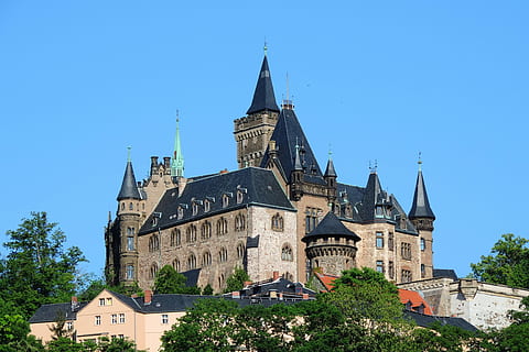 wernigerode, Schloss, Gebäudehülle, die Architektur, gebaute Struktur, Gebäude, Religion, Himmel, Anbetungsstätte, Blau, klarer Himmel, Turm, Baum, Glauben, Natur, Spiritualität, Tag, die Vergangenheit, Reiseziele, keine Leute, draußen, Gothic Style, 4K, CC0, gemeinfrei, lizenzfrei