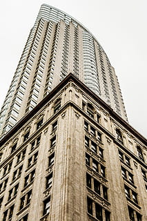 marró, pintat, edifici, ennuvolat, dia, gratacels, arquitectura, estructura construïda, exterior de l'edifici, edifici d'oficines, escena urbana, EUA, modern, ciutat, arquitectura i edificis, torre, alta - alta, districte del centre de la ciutat, cap gent, vista d’angle baix, nova York, negocis, exterior d’edifici d’oficines, cel, finestra, oficina, destinacions de viatge, naturalesa, a l'aire lliure, història, districte financer, 5K, CC0, domini públic, lliure de regalies