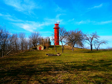 maják, nebe, jaro, pobřeží, námořní, pobřežní čára, navigace, moře, navigovat, Červené, architektura, město, věž, budova, Pohled, mezník, scénický, scenérie, mrak - nebe, vedení, tráva, směr, stavba, rostlina, strom, Příroda, přistát, nikdo, exteriér budovy, pole, den, bezpečnostní, modrý, bezpečnost, ochrana, venku, 4K, CC0, veřejná doména, bez autorských práv