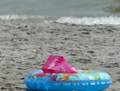 beach, bathing, buoy, security, cuff, swimming, child, summer, swim, sea, holiday, land, sand, water, nature, container, plastic, childhood, day, focus on foreground, toy, outdoors, wave, bottle, close-up, bucket, blue, inflatable, plastic bag, 2K, CC0, public domain, royalty free