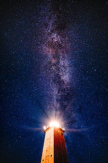 fyrtårn, lilla, galakse, Brun, midnat, stjerner, nat, himmel, lys, lyse, tårn, mørk, vej, mælkeagtig, astrofotografering, kold, sø, op, stjerne, plads, stjerne - rum, astronomi, natur, ingen mennesker, belyst, arkitektur, lav vinkel visning, scenics - natur, bygget struktur, skønhed i naturen, udendørs, bygning udvendig, majestætisk, stjerne felt, Mælkevejen, rum og astronomi, 4K, CC0, offentligt domæne, royaltyfrie