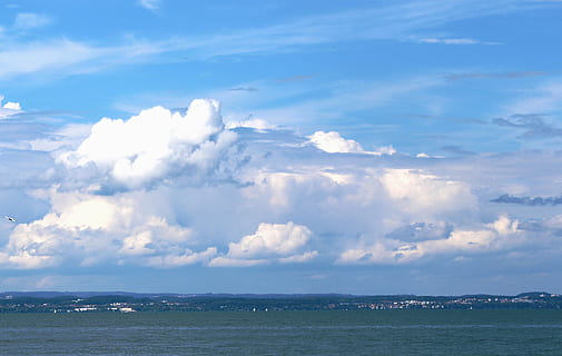 Wolken, Wolkenberge, Himmel, Wasser, Stimmung, Atmosphäre, wolke - himmel, Meer, Szenen - Natur, Schönheit in der Natur, Natur, Ruhe, ruhige Szene, Blau, keine Leute, Tag, Umgebung, draußen, Land, Horizont, Strand, Wolkengebilde, seelandschaft, Horizont über Wasser, Bucht, 5K, CC0, gemeinfrei, lizenzfrei