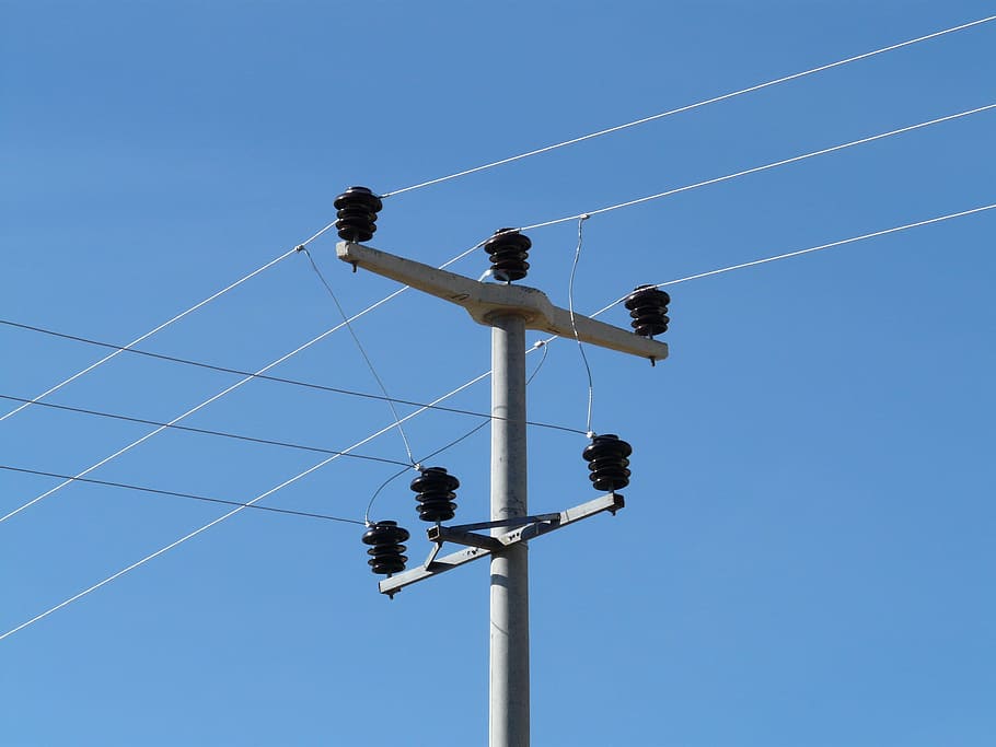 isolatori, elettricità, strommast, attuale, pilone, linea elettrica, energia, cavo, blu, Pericolo, cielo sereno, cielo, Inquadratura dal basso, natura, tecnologia, combustibile e produzione di energia, attrezzatura per l'illuminazione, giorno, connessione, nessuno, Alimentazione elettrica, all'aperto, polo, metallo, attrezzatura, luce del sole, linea telefonica, luce, 2K