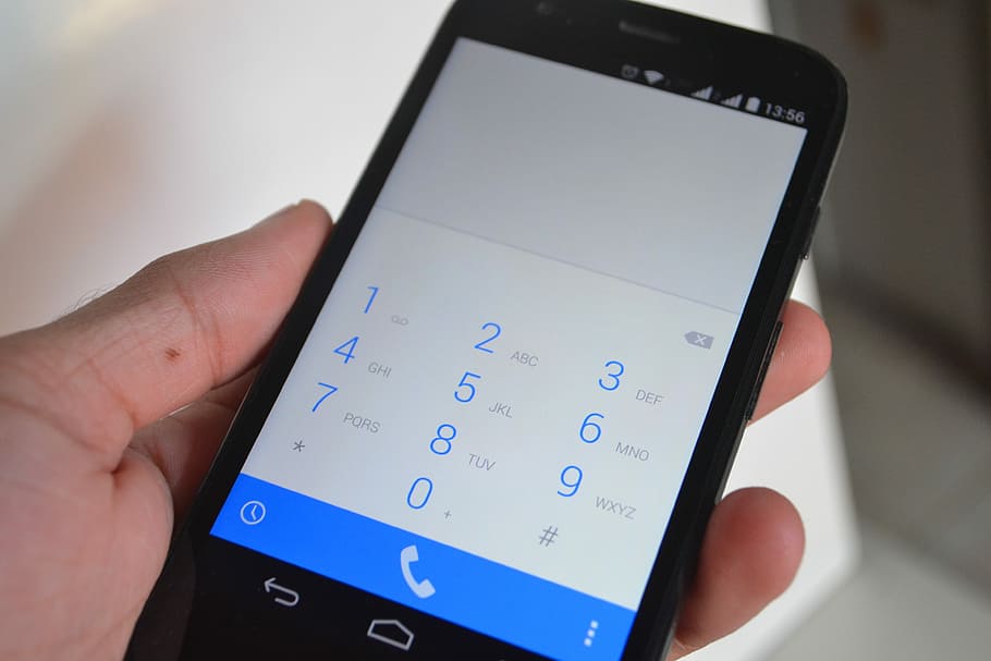 celular, calculadora, tecnologia, Telefone, Smartphone, mão humana, tecnologia sem fio, comunicação, tela sensível ao toque, segurando, computadores de maçã, Internet, software de aplicação, comunicações globais, Iphone, visor de cristal líquido, fechar-se, equipamento, o negócio, parte do corpo humano, dispositivo de informação portátil, mão, conexão, uma pessoa, tela, texto, número, dentro de casa, dedo, analisando, 4K