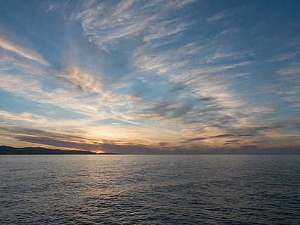 posta de sol, cel, núvols, sol, blau, platja, mar, cabopino, estiu, aigua, bellesa a la natura, tranquil·litat, escenics - natura, núvol - cel, escena tranquil·la, horitzó sobre l’aigua, horitzó, naturalesa, davant del mar, cap gent, idíl·lic, paisatge marí, color taronja, a l'aire lliure, remot, 4K, CC0, domini públic, lliure de regalies