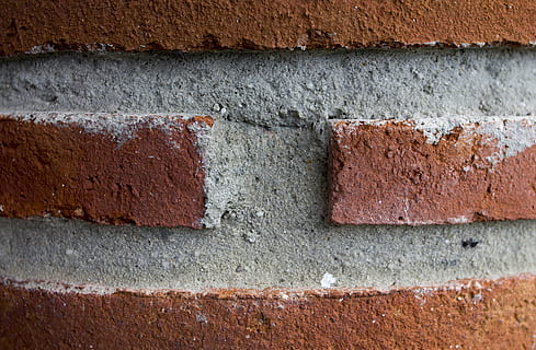 Ziegel, Konstruktion, Säule, Textur, Zement, die Architektur, Materialien, Arbeit, rustikal, Hintergründe, keine Leute, Nahansicht, texturiert, Backstein, gebaute Struktur, Wandbau - Funktion, Wand, Ziegelwand, Rau, Vollbild, alt, braun, rot, verwittert, Geschichte, extreme Nahaufnahme, Beton, beschädigt, Struktureffekt, 4K, CC0, gemeinfrei, lizenzfrei