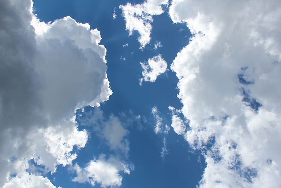langit, awan, biru, matahari, bentuk awan, terbang, mimpi, teratas, naik, putih, cuaca, ringan, pembentukan, penerangan, awan kumulus, suasana hati, alam, mistik, indah, awan - langit, cloudscape, warna putih, scenics - alam, lingkungan Hidup, keindahan di alam, latar belakang, angin, suasana, halus, sinar matahari, mendung, idilis, ketenangan, tidak ada orang, meteorologi, di luar rumah, bersih, terang, iklim, kelembutan, 5K