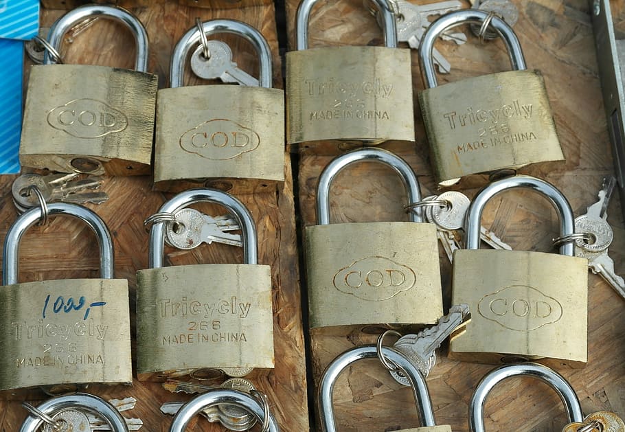 hrad, bezpečnostní, zámky, uzamkne, v řadě, den, nikdo, variace, detail, venku, zámek, ochrana, kov, text, výběr, visací zámek, velká skupina objektů, bezpečnost, milovat, sdělení, pozitivní emoce, emoce, závěsný, zábradlí, stálý život, láska zámek, 2K