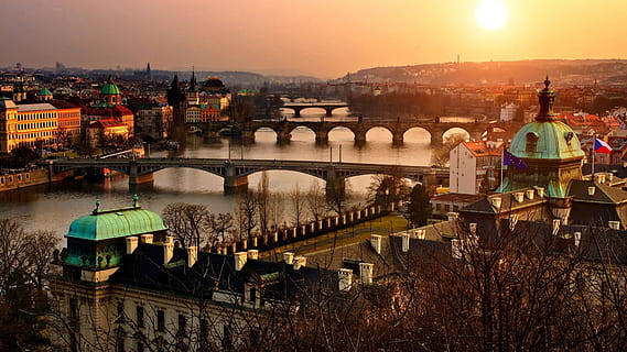 edifici, ponti, tramonto, praga, panorama, architettura, connessione, città, struttura costruita, ponte, esterno dell'edificio, ponte - struttura fatta dall'uomo, acqua, destinazioni di viaggio, fiume, natura, cielo, storia, illuminato, paesaggio urbano, vista dall'alto, ponte ad arco, il passato, arco, sole, nessuno, 1080P, CC0, dominio pubblico, privo di copyright