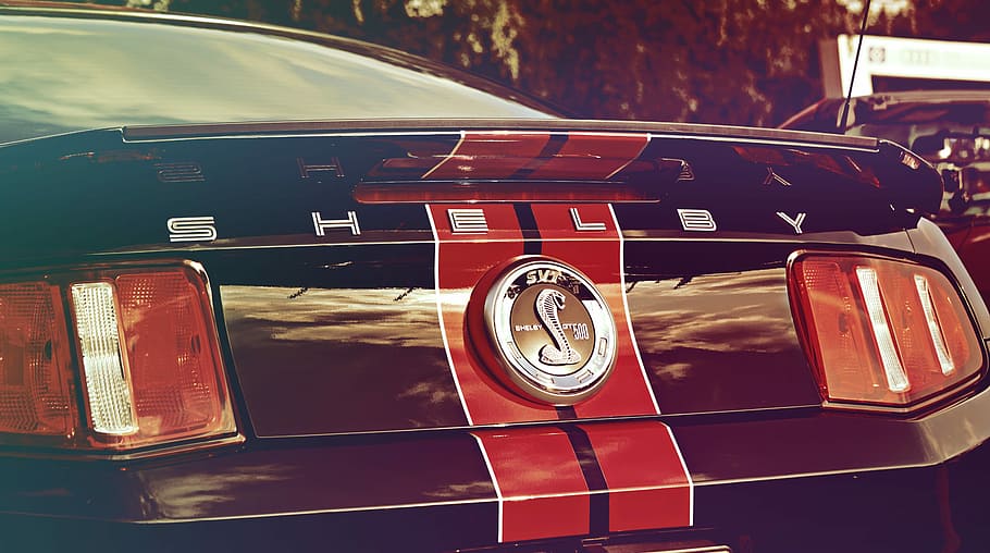 Shelby, oldtimer, automàtic, nostàlgia, automoció, clàssic, cotxes, carretera, cotxe antic, vehicle, retro, vermell, estil retro, cotxe, passat de moda, transport, cotxe de col·leccionista, manera de transport, automòbil, vehicle terrestre, cap gent, cotxe d'època, dia, vidre - material, reflexió, faro, primer pla, brillant, a l'aire lliure, transparent, cotxe esportiu, llum solar, carreres d'automòbils, 5K