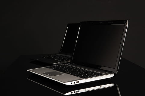 caiet, calculator, afişa, tehnologie, laptop, tehnologia fără fir, conexiune, comunicare, în interior, nici o persoana, culoare neagră, echipamente de calcul, tastatură, Monitorul computerului, spațiu copie, tastatura, întuneric, studio shot, deschis, camera de zi, Internet, portabilitate, Fundal negru, cheia computerului, 4K, CC0, domeniu public, fără drepturi de autor