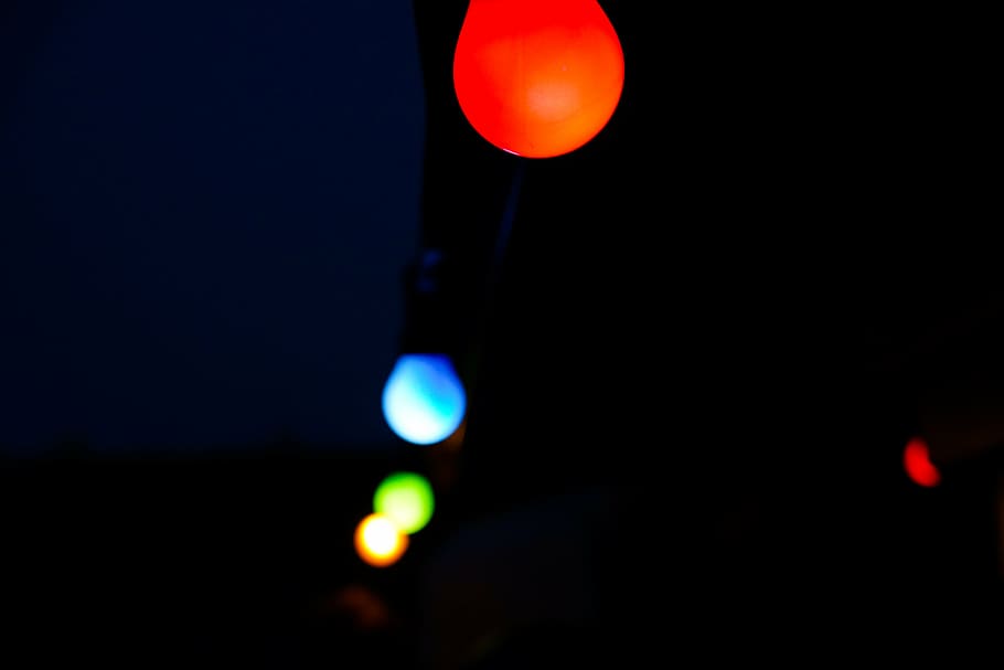 sense títol, bokeh, fotografia, llums, fosc, nit, il·luminat, vermell, llum de stop, cap gent, defocated, a l'aire lliure, tecnologia, primer pla, ciutat, equips d’il·luminació, cel, llum, naturalesa, llum - fenomen natural, multicolor, centrar-se en primer pla, senyal de carretera, còpia espai, vista d’angle baix, bellesa a la natura, vida nocturna, 5K
