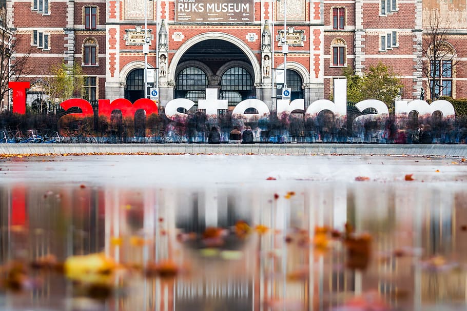 amsterdam serbest duran mektubu, ön, ruks müzesi, mimari, bulanıklık, bina, gün ışığı, müze, açık havada, gölet, yansımalar, turizm, turist çekiciliği, kasaba, ağaçlar, kentsel, Su, dış yapı, yapılı yapı, bir grup insan, Kent, gerçek insanlar, yansıma, kalabalık, gün, büyük bir grup insan, kemer, erkekler, doğa, KADIN, seçici odak, yağmur, 5K