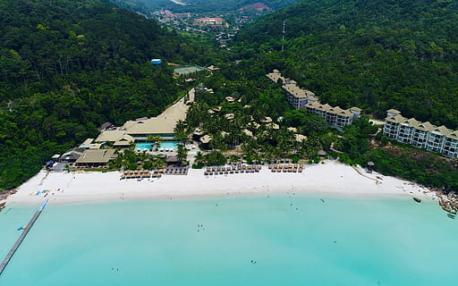 Antenne, Aussicht, Strand Ufer, grau, Haus, Gebäude, Karosserie, Wasser, Redang Island, Malaysia, Luftaufnahme, Meer, Strand, Sommer-, Urlaube, Natur, Küste, Insel, Blau, szenen, Reiseziele, Landschaft, draußen, Reise, tropisches Klima, Reiseorte, idyllisch, Tourismus, Schwimmbad, High Angle View, Tag, Baum, die Architektur, Pflanze, gebaute Struktur, Gebäudehülle, Szenen - Natur, grüne Farbe, keine Leute, Schönheit in der Natur, Land, Wachstum, Berg, türkisfarben, Luxus, 1080P, CC0, gemeinfrei, lizenzfrei