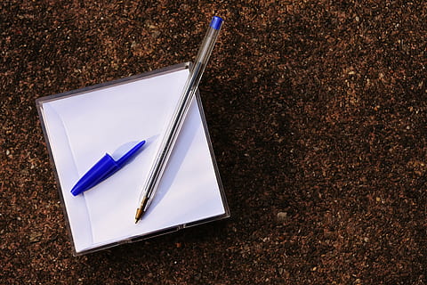ball-point pen, white, box, pen, stickies, memo, notes, writing tool, paper, note, notepad, no people, high angle view, directly above, nature, copy space, outdoors, education, communication, day, two objects, office, blue, writing instrument, wood - material, equipment, blank, note pad, 5K, CC0, public domain, royalty free