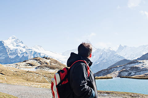 kalt, Gletscher, Schnee, Landschaft, Abenteuer, Alpen, Rucksack, Rucksackreisen, steigen, Tageslicht, erkunden, erforschen, hoch, Wanderung, Eis, Mann, Berg, Bergsteigen, Berge, Natur, draußen, Person, szenisch, Schweiz, reisender, Winter, Szenen - Natur, kalte Temperatur, Gebirge, Rückansicht, eine Person, Schönheit in der Natur, Wandern, Stehen, Freizeitbeschäftigung, Kleidung, Himmel, Aktivität, warme Kleidung, schneebedeckter Berg, Blick auf Ansicht, Formation, 4K, CC0, gemeinfrei, lizenzfrei