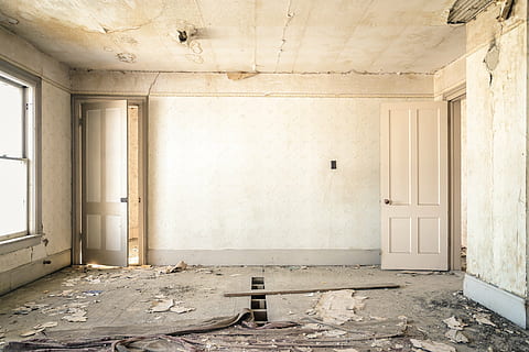 empty, white, painted, wall room, opened, door, wreck, room, paint, construction, renovation, walls, doors, wood, planks, debris, architecture, indoors, ceiling, home interior, domestic room, industry, window, built structure, no people, architectural column, wall - building feature, entrance, building, abandoned, flooring, old, dirt, house, wood - material, day, plaster, home improvement, messy, change, home addition, apartment, 5K, CC0, public domain, royalty free