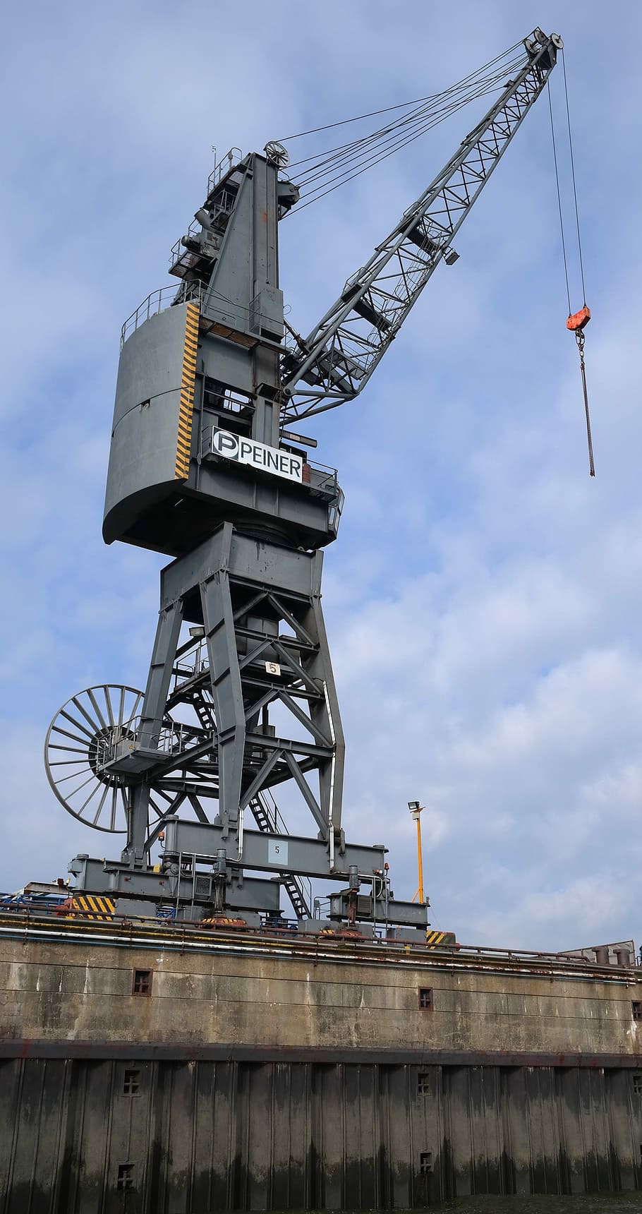 kran, Port, Tyskland, arbejde, hamburg, havn, godstransport, kran - entreprenørmaskiner, Forsendelse, last container, industri, himmel, maskineri, natur, byggebranchen, arkitektur, sky - himmel, lav vinkel visning, dag, metal, bygget struktur, udvikling, byggeplads, udendørs, ingen mennesker, byggemaskiner, mole, transportmidler, kommerciel dock, byggemateriale, 5K