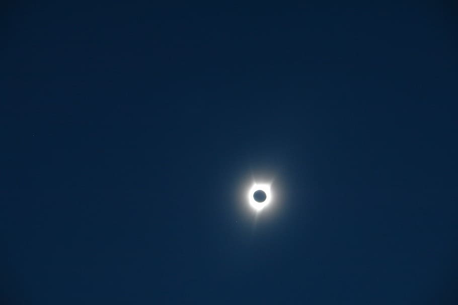 salem eclipse 2017, Foto, sol, formørkelse, himmel, solformørkelse, måne, 2017, nat, kopiere plads, blå, ingen mennesker, natur, fuldmåne, belyst, mørk, plads, udendørs, skønhed i naturen, måneskin, silhuet, rolig scene, astronomi, enkelt objekt, ro, lav vinkel visning, lyse, 2K