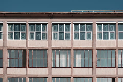 q17q18, 写真, ベージュ, 建物, qq, 窓, ファサード, 建築, 外観, 建物の外観, 建造物, 建築と建物, オフィスビル, 無人, ガラス - 材料, 都会の風景, 屋外, 日, 並んで, 自然, 反射, トランスペアレント, 形状, 日光, 設計, 木材 - 材料, 幾何学的形状, 一列に, 青, ターコイズ色, 4K, CC0, パブリックドメイン, ロイヤリティフリー