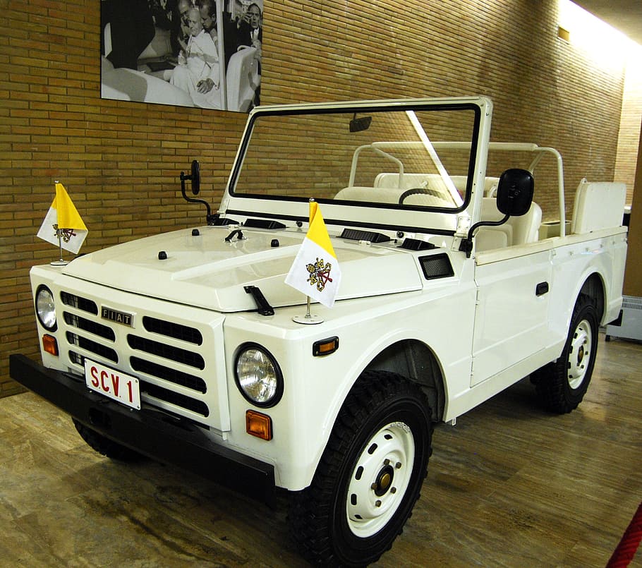 popemobile, automàtic, Papa, atac, vatican, antic, vell, vintage, vehicle tot terreny, manera de transport, transport, cotxe, vehicle terrestre, automòbil, cap gent, a l'interior, sòls, accidents i desastres, carretera, joguina, arquitectura, dia, vehicle aeri, estacionari, estil retro, viatjar, ciutat, roda, 2K