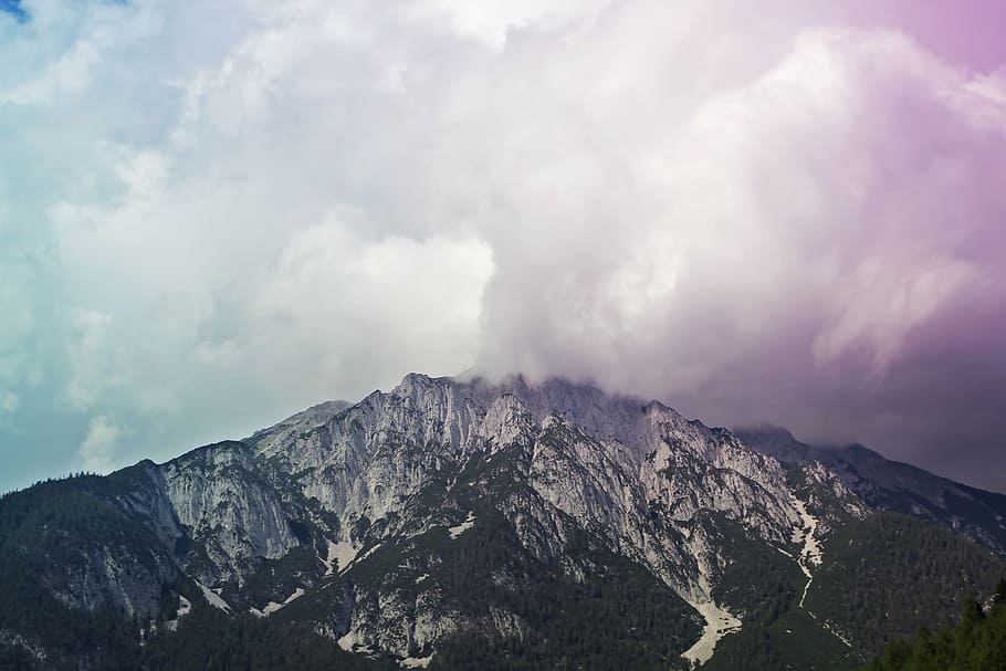 muntanya, ennuvolat, cel, blanc, marró, neu, hivern, arbres, núvols, naturalesa, paisatge, escenics, núvol - cel, cap gent, a l'aire lliure, dia, bellesa a la natura, medi ambient, escenics - natura, Serra, cim de muntanya, rock, terra, geologia, rock - object, por, escena no urbana, senyal d'advertència, poder a la natura, 2K