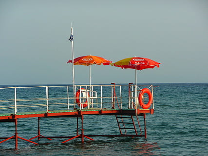 molo, web, Grecia, mare, sicurezza, acqua, rosso, protezione, nessuno, cielo, orizzonte sull'acqua, orizzonte, cielo sereno, natura, giorno, all'aperto, bellezza nella natura, spiaggia, bandiera, scenics - natura, terra, 2K, CC0, dominio pubblico, privo di copyright