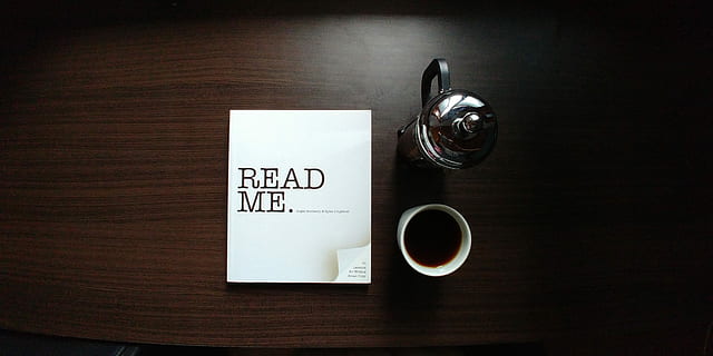 redmi, kava, užpildytas, puodelis, šalia, karafe, lentelė, knyga, puslapyje, skaitymas, kavinukas, tekstą, Maistas ir gėrimai, tiesiogiai virš, mediena - medžiaga, kavos puodelis, gerti, patalpose, Vakarų scenarijus, gaivinimas, kavos gėrimas, komunikacijos, nėra žmonių, Iš arti, maisto, karštas gėrimas, aukšto kampo vaizdas, pranešimą, nustatymas, indai, 4K, CC0, Viešasis domenas, nemokamai