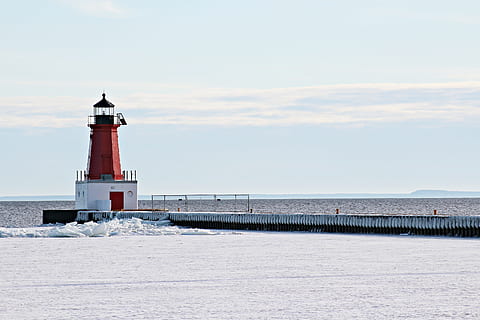 vinter, scenisk, fyr, hav, sikkerhet, retning, vann, beskyttelse, bygget struktur, veiledning, tårn, arkitektur, bygge eksteriør, himmel, bygning, natur, dag, ingen folk, naturskjønnhet - natur, horisont over vann, utendørs, 2K, CC0, offentlig domene, opphavsrett gratis