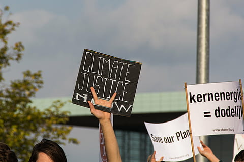klimatas, protestuoti, demo, protestas, paradas, žmonių, skalūnas, energijos, protesto lenta, demonstracija, naftos, veiksmų, teisingumą, žmonių klimato žygis, ūkyje, suaugusiųjų, politika, žmogaus kūno dalis, komunikacijos, moterys, tekstą, studentas, jaunuolis, vyriausybė, lenta, demokratija, pasirinkimas, balsavimas, pobūdį, neatpažįstamas asmuo, žmogaus ranka, žmogaus rankos, pranešimą, žmogaus galūnės, 4K, CC0, Viešasis domenas, nemokamai