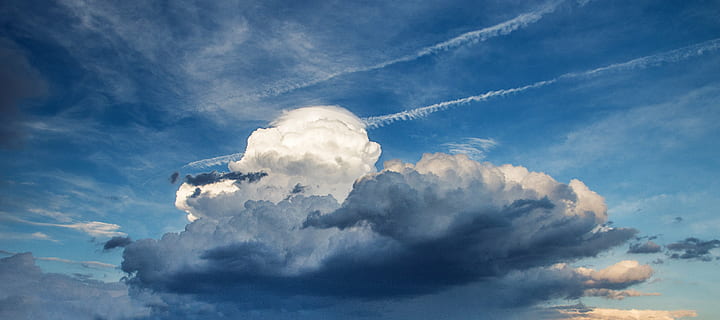 skyer, himlen, storm, skyerne, himmel, klar, panorama, natur, sky - himmel, blå, vejr, cloudscape, luft, ingen mennesker, flyvende, skønhed i naturen, hvid farve, miljø, scenics - natur, udendørs, idyllisk, luftfartøj, vind, plads, atmosfære, dampspor, digital komposit, 5K, CC0, offentligt domæne, royaltyfrie