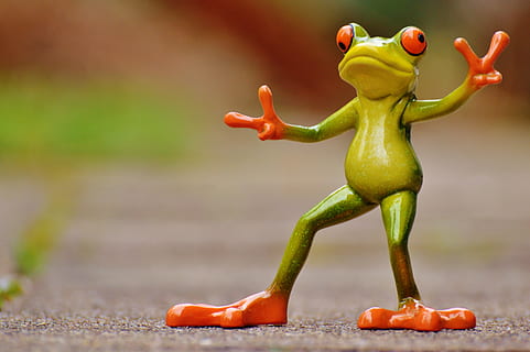 granota, gest, pau, divertit, bonic, figura, dolç, alegre, representació, joguina, representació animal, infància, animal, centrar-se en primer pla, dinosaure, vegetals, dia, figureta, creativitat, temes d'animals, menjar i beguda, extingit, menjar, primer pla, plàstic, color verd, art i artesania, 5K, CC0, domini públic, lliure de regalies