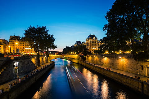 Parigi, Francia, tramonto, fiume Senna, Parigi, Francia, urbano, fiume, notte, ponte - struttura fatta dall'uomo, crepuscolo, architettura, scena urbana, illuminato, Europa, posto famoso, acqua, paesaggio urbano, città, lampione, riflessione, strada, destinazioni di viaggio, all'aperto, storia, struttura costruita, esterno dell'edificio, cielo, albero, natura, pianta, costruzione, mezzi di trasporto, nessuno, lungomare, movimento, 4K, CC0, dominio pubblico, privo di copyright