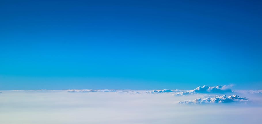 Alpi di montagna, nubi cumuliformi, cielo blu, nuvole, nube, cielo, sopra le nuvole, volare, a mezz'aria, Cloudscape, skyscape, meteorologia, dall'aereo, tranquillo, calmo, puro, bule, spazio, blu, nuvola - cielo, copia spazio, scenics - natura, bellezza nella natura, la tranquillità, scena tranquilla, nessuno, natura, giorno, ambiente, idilliaco, all'aperto, Colore bianco, atmosfera, vento, 5K