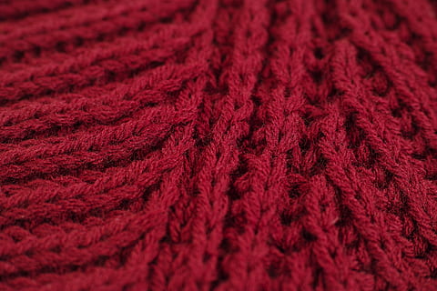 rotes Häkelgewebe, abstrakt, Muster, Makro, niemand, abstraktes Muster, Textur, Design, Hintergrund, lebendige Farbe, horizontal, Licht, wunderschönen, Detail, Hintergründe, Fotografie, keine Leute, Glas, Farbbild, selektiver Fokus, Nahansicht, Detailaufnahmen, kopieren sie platz, Studio, Farben, kasachisch, rot, Stoff, Textil-, Ästhetik, wolle, Vollbild, texturiert, Stricken, Kunst, Kunst und Handwerk, Winter, gestrickt, Kleidung, Kreativität, warme Kleidung, Weichheit, Sweatshirt, Material, 8K, CC0, gemeinfrei, lizenzfrei