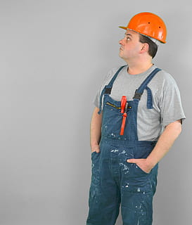 mand, iført, blå, overalls, orange, hårdt, hat, arbejdere, bygningsarbejdere, håndværkere, konstruktion, websted, elektriker, at se, visning, arbejde, kontrollere, anmeldelse, person, hovedbeklædning, hård hat, kun en mand, hjelm, bygningsarbejder, arbejder, beskyttende arbejdstøj, industri, Manuel arbejder, byggeplads, herrer, byggebranchen, en person, beskæftigelse, indendørs, kopiere plads, beskyttelse, studio skud, stående, sikkerhed, hjemme forbedring, 2K, CC0, offentligt domæne, royaltyfrie