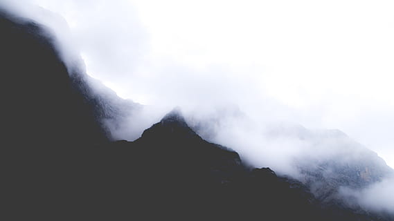 silhouette, montagna, coperto, nebbie, giorno, montagna nella nebbia, annebbiamento, pendenza, nube, roccia, nebbia, natura, tempo metereologico, nuvola - cielo, cielo, Cloudscape, Paesaggi, bianca, all'aperto, clima, nessuno, blu, meteorologia, fumo - struttura fisica, bellezza nella natura, ambiente, scenics - natura, paesaggio, catena montuosa, picco di montagna, scena tranquilla, la tranquillità, scena non urbana, terra, 4K, CC0, dominio pubblico, privo di copyright