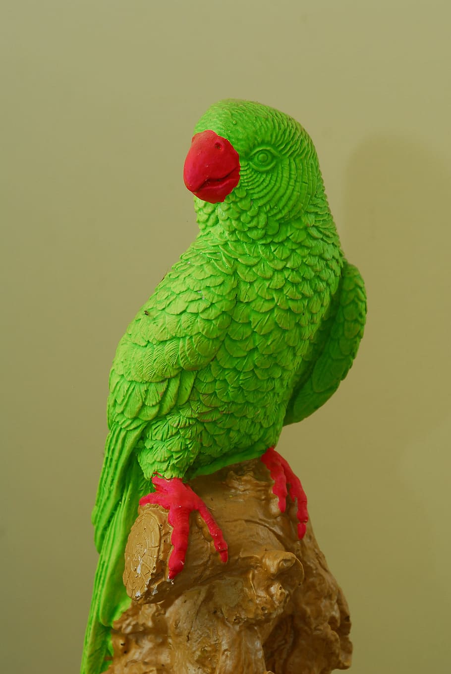 lloro, estàtua, Índia, animal, ocell, vertebrats, temes d'animals, color verd, fauna animal, primer pla, un animal, vermell, cap gent, a l'interior, animals a la natura, art i artesania, posat, tir de l'estudi, representació animal, centrar-se en primer pla, representació, naturalesa, lorikeet arc de Sant Martí, 4K