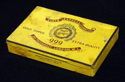 cigaretter, emballage, tin, boks, pakke, tin, boks, produkt, gammel, årgang, gul, rigdom, finansiere, tekst, tæt på, ingen mennesker, forretning, vestlige script, studio skud, meddelelse, indendørs, betalingsmiddel, sort baggrund, enkelt objekt, nummer, sikkerhed, papirvaluta, papir, grøn farve, stilleben, at tjene penge, advarselssymbol, 2K, CC0, offentligt domæne, royaltyfrie
