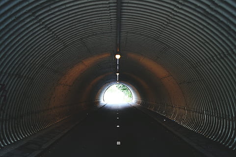ușoară, întuneric, industrie, tunel, arhitectură, estompa, gol, futurist, inconsistent, perspectivă, reflecţie, rundă, oţel, metrou, sistem de metrou, călătorie, calea de urmat, diminuarea perspectivei, lumină la capătul tunelului, arc, construită, în interior, iluminat, direcţie, echipamente de iluminat, nici o persoana, tavan, model, cărămidă, transport, perete, arcuit, corp de iluminat, 5K, CC0, domeniu public, fără drepturi de autor