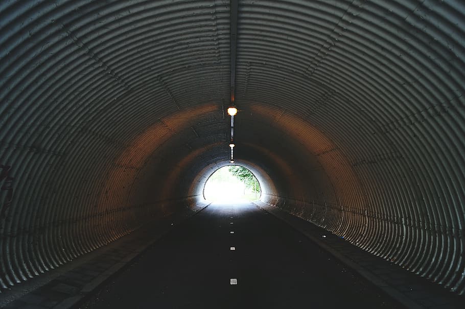llum, fosc, indústria, túnel, arquitectura, borrós, buit, futurista, insubstancial, perspectiva, reflexió, rodó, acer, metro, sistema de metro, viatjar, el camí a seguir, perspectiva decreixent, llum al final del túnel, arc, estructura construïda, a l'interior, il·luminat, direcció, equips d’il·luminació, cap gent, sostre, patró, maó, transport, paret, arquejat, 5K
