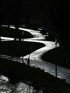 cykelsti, cykelsti netværk, gader, vejnet, vej, Trafik, cyklister, cykling, regn, våd, skinne, transportmidler, træ, plante, vand, transportform, bro, natur, ingen mennesker, forbindelse, dag, bro - menneskeskabt struktur, bygget struktur, arkitektur, flod, land køretøj, bevægelse, udendørs, motor køretøj, flydende vand, bue bro, 4K, CC0, offentligt domæne, royaltyfrie